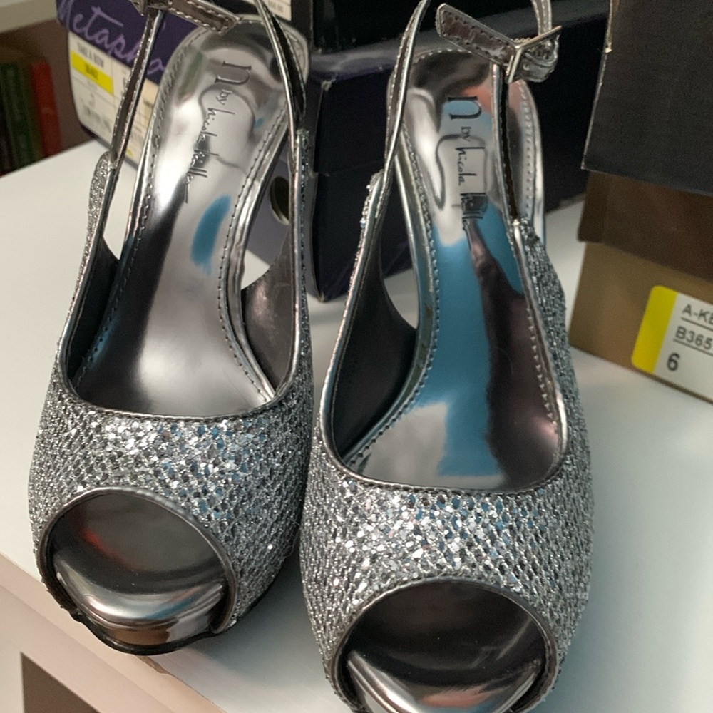 Glittery silver 3in heels
